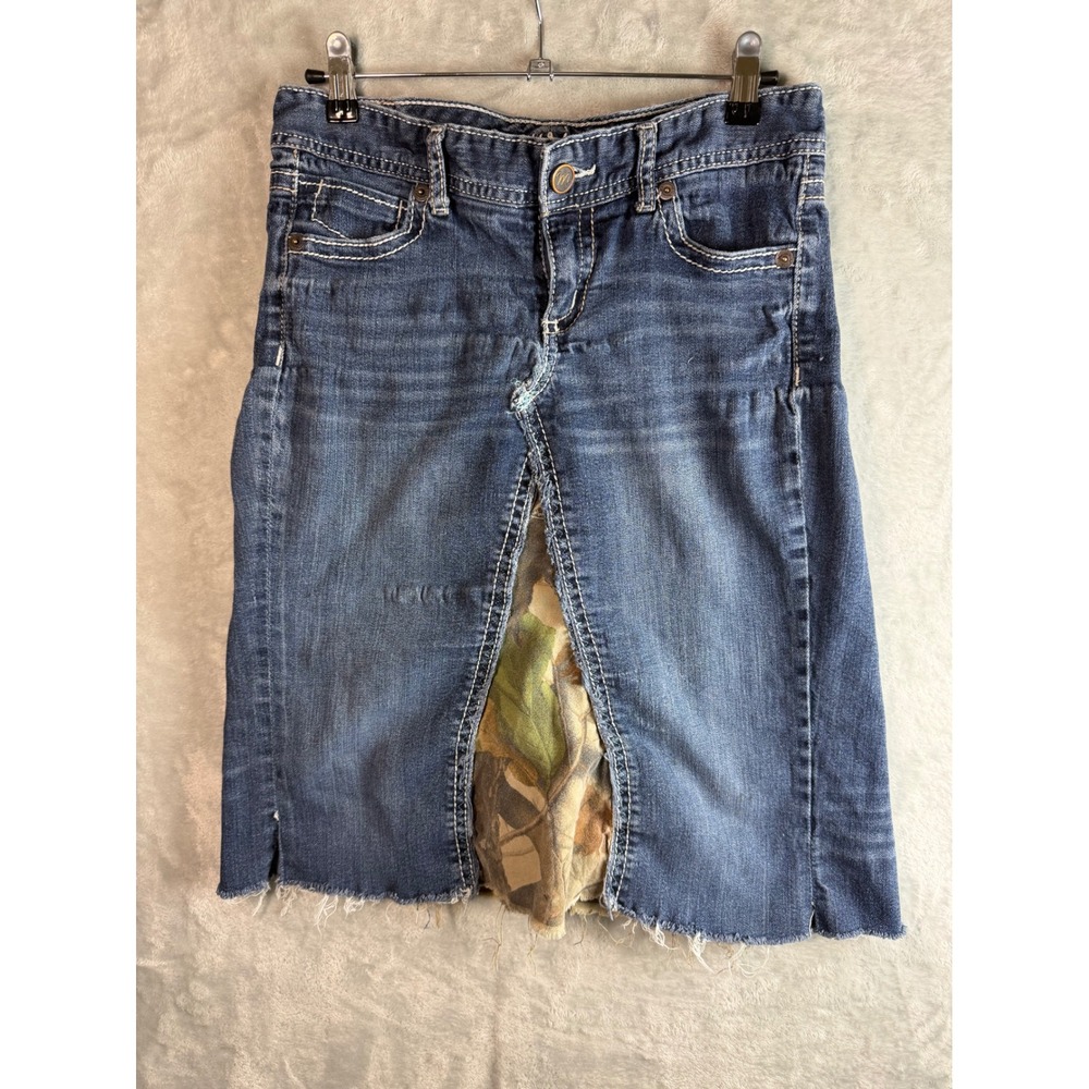 MAURICES Denim Skirt Womens 7 8 Blue Camo Insert Raw Hem Stretch Short